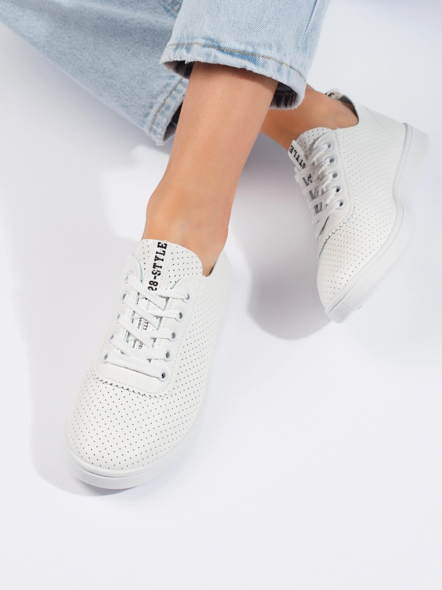 Adidași albi confortabili pentru femei