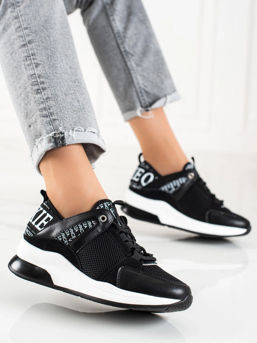 Adidași moderni doamnelor negre fără toc