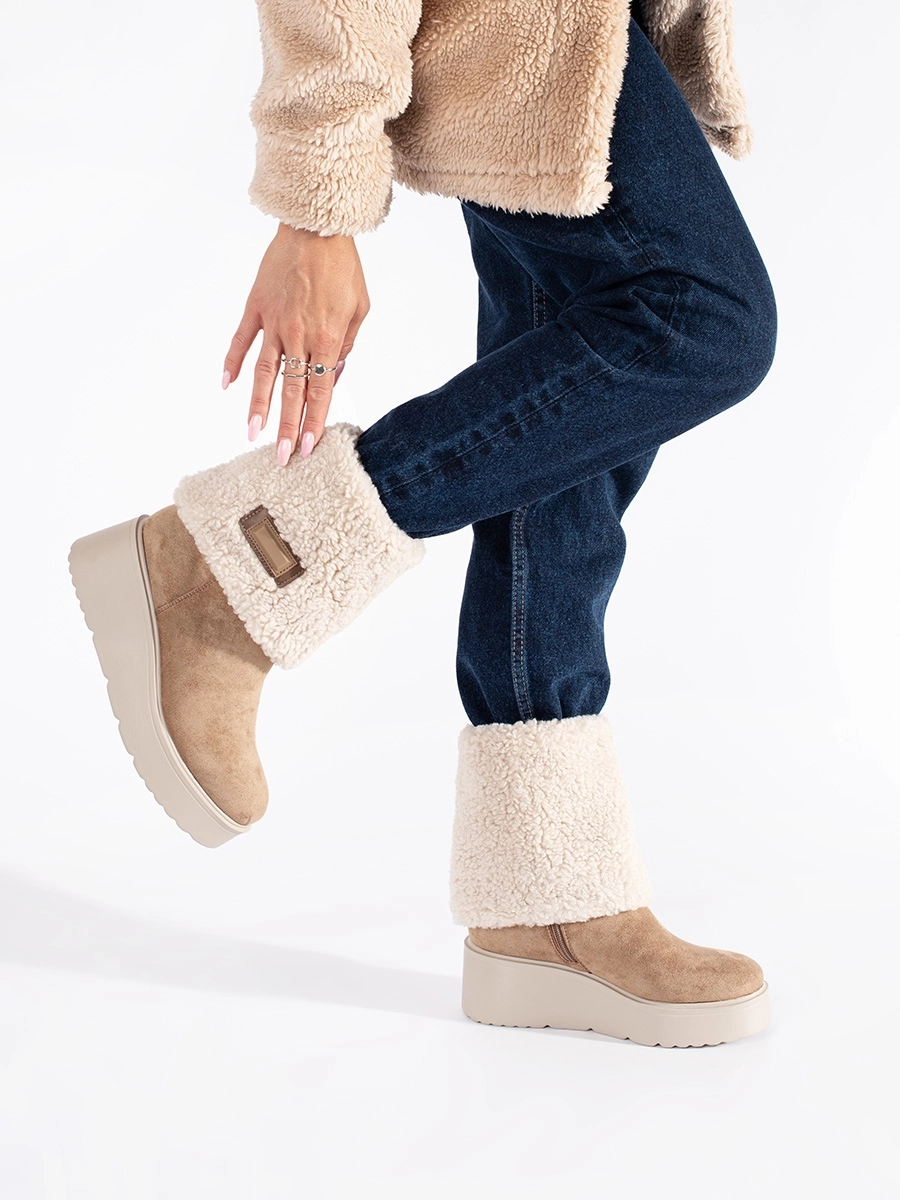 Botine confortabile pentru femei de culoare bej pe cuantă