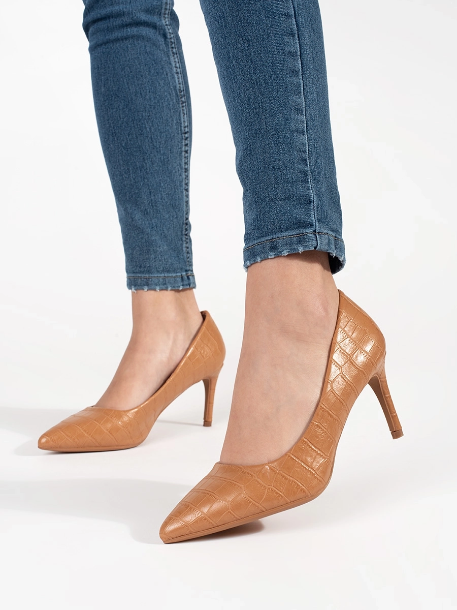 Frumoase pantofi de damă bej închis cu toc stiletto